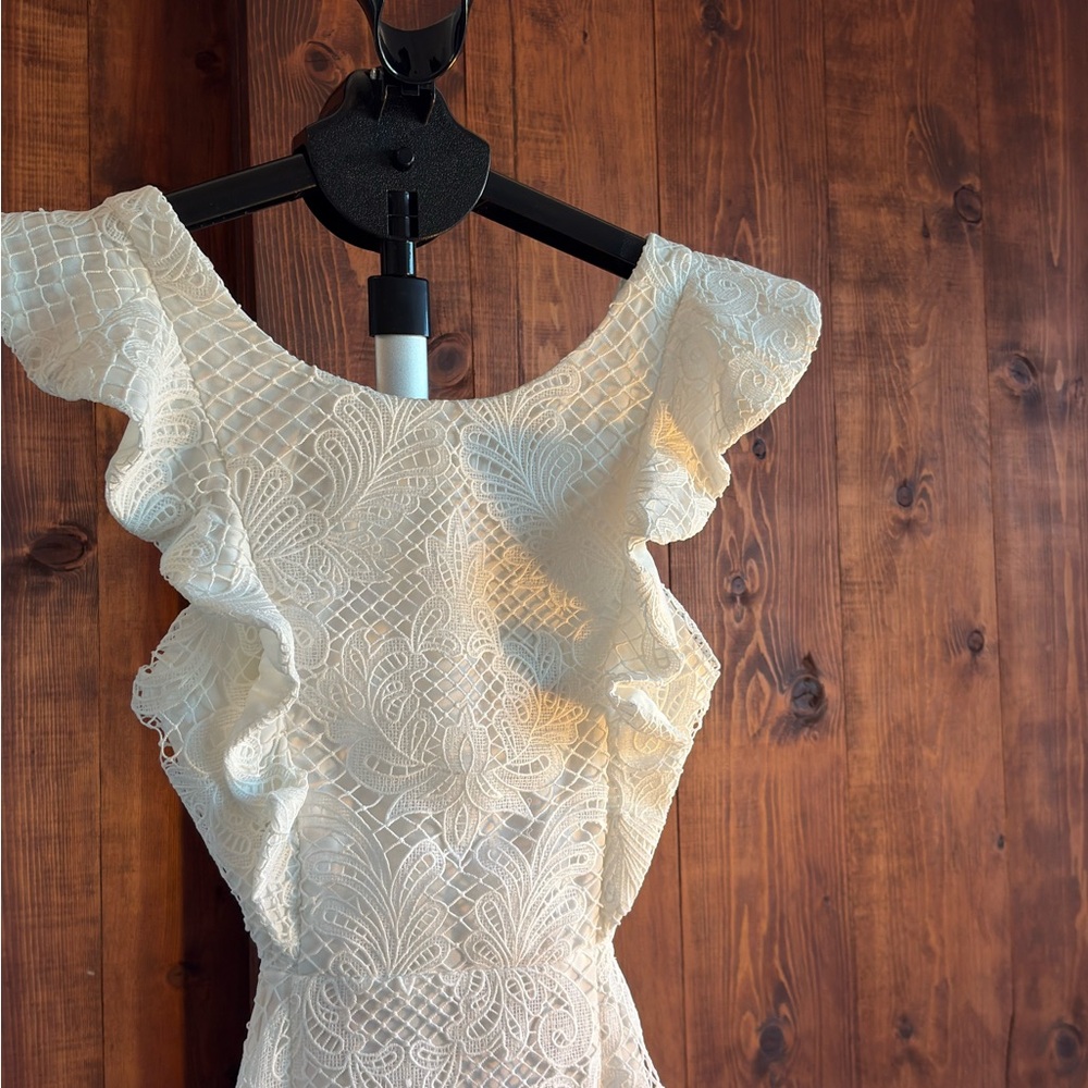 Selfie Leslie Cream Backless Lace Dress